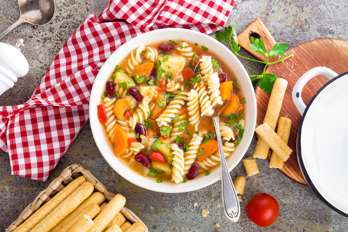 Receitas de sopas – Sopa de macarrão e legumes