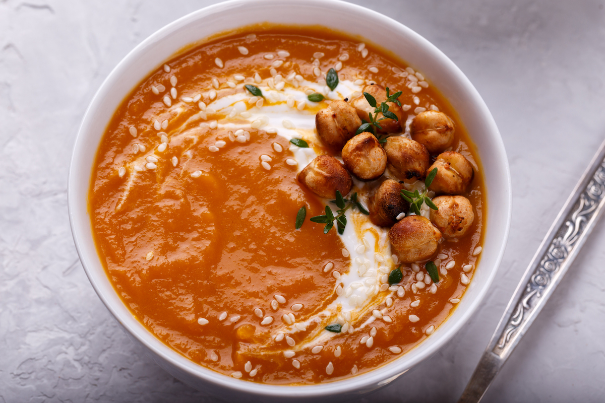 Receitas de sopas – Receita de sopa de abóbora, grão-de-bico e couve